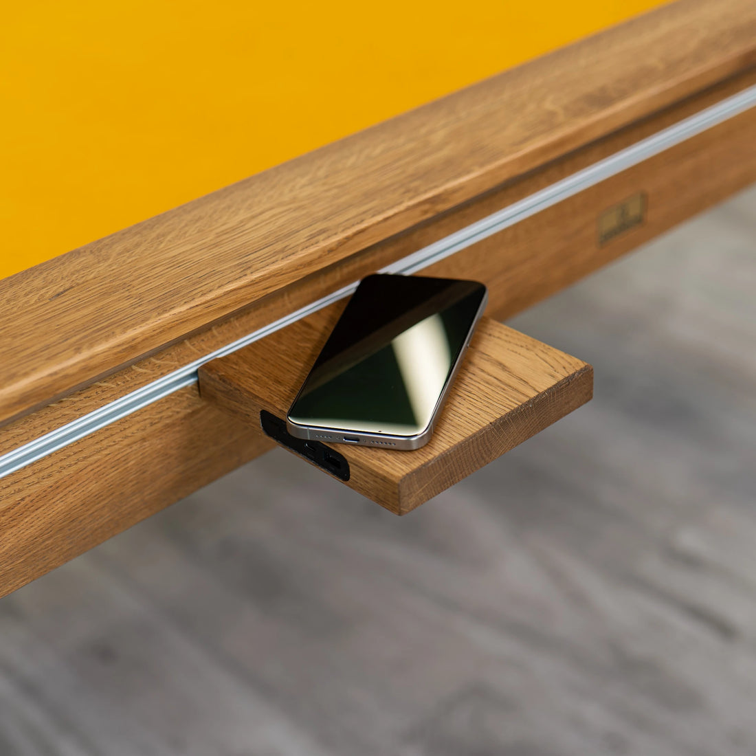 Wireless Charger - Lily Table